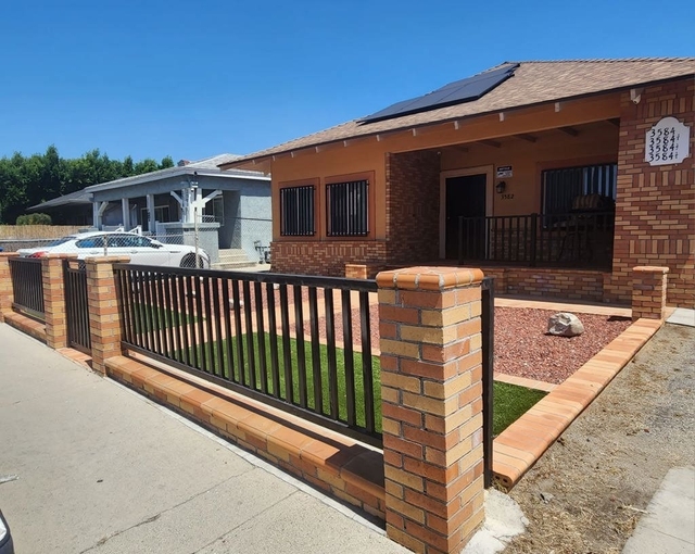 3582 S Budlong Avenue - Photo 1