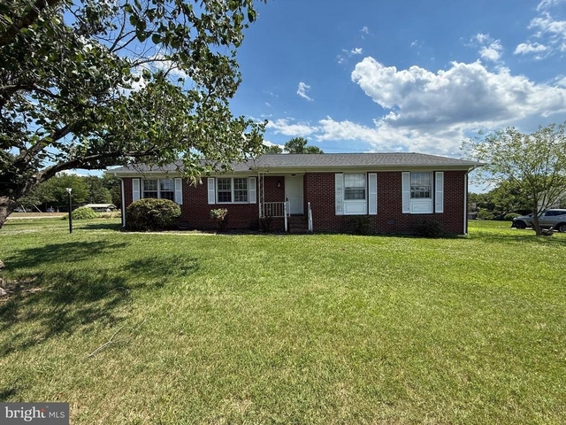 1804 Sherwood Drive - Photo 1