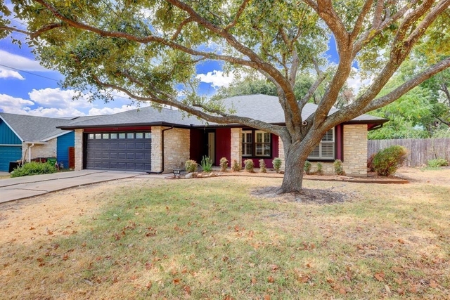 1704 Foxfire Dr - Photo 1