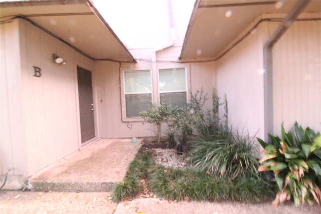 703 Castle Ridge Rd - Photo 1