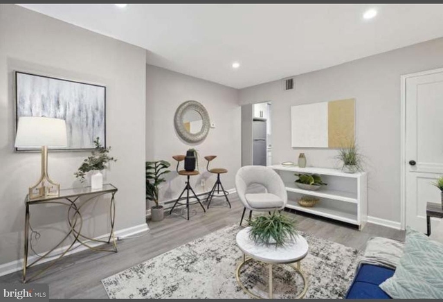 1721 Gales Place Ne - Photo 1