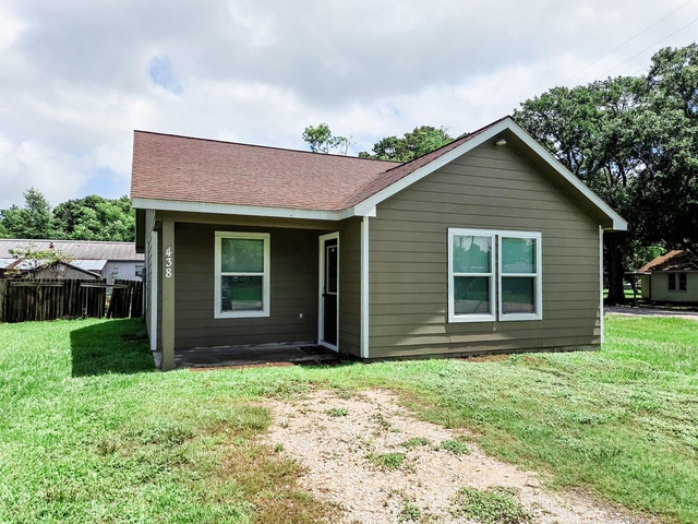438 Spence Lane - Photo 1
