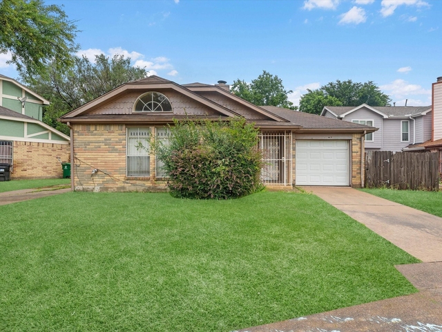 6338 Southwood Court N - Photo 1