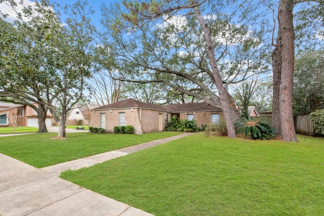 2922 Hunters Glen Drive - Photo 1