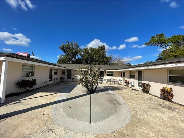 1031 Royal Palm Avenue - Photo 1