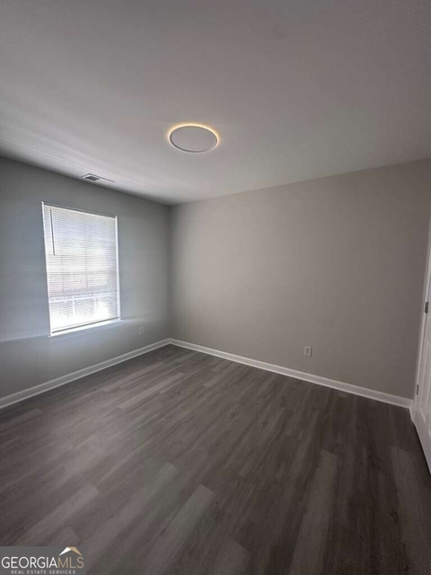 400 Stonehaven Circle - Photo 1