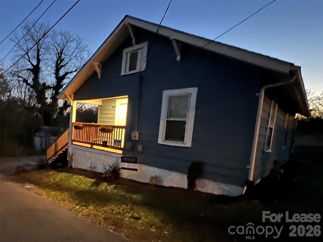 605 Center Street Nw - Photo 1