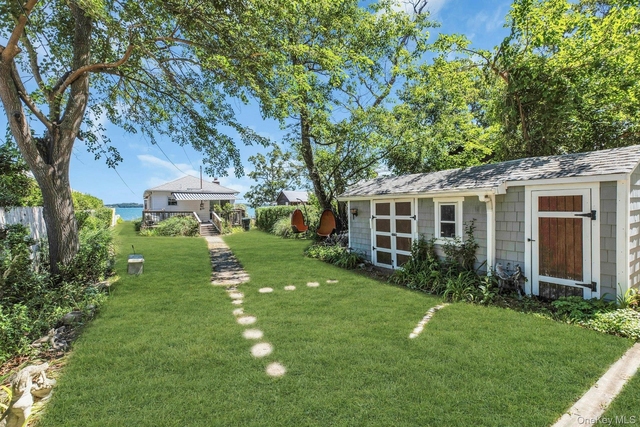 135 Noyack Avenue - Photo 1