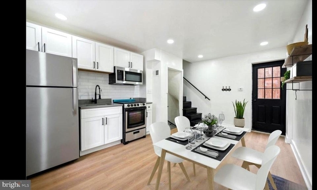109 W Thompson Street - Photo 1