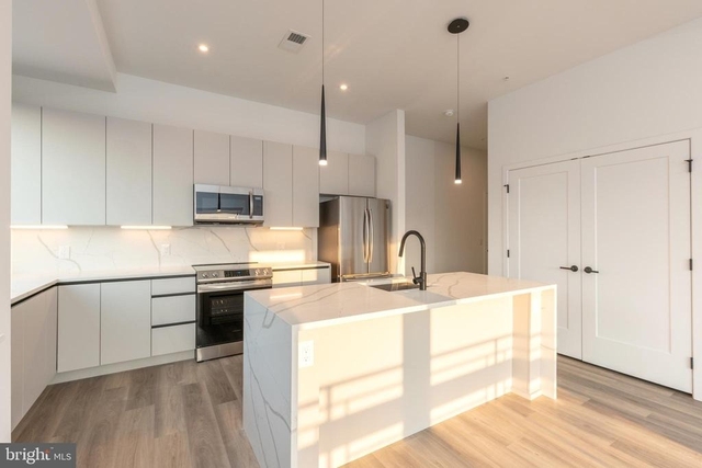3120 W Jefferson Street - Photo 1