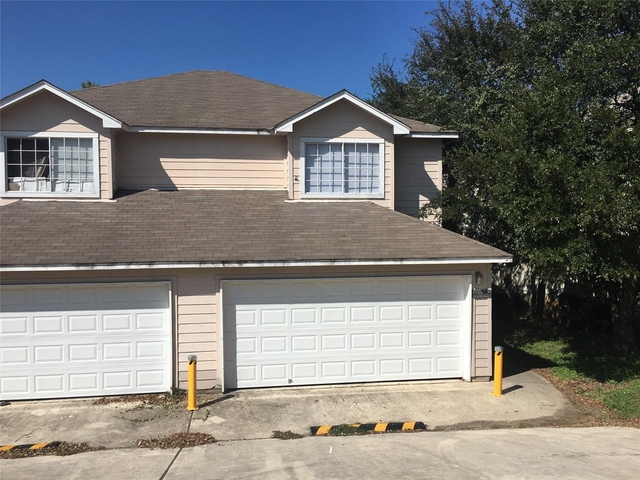 912 Sagewood Trl - Photo 1
