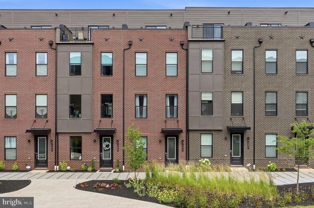 153 Locke St - Photo 1