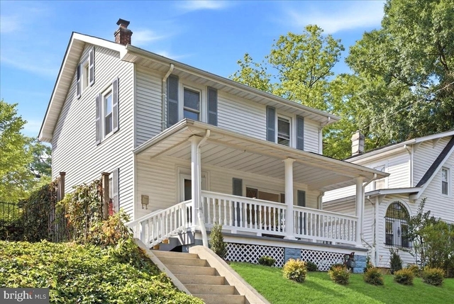 3013 5th Street Se - Photo 1