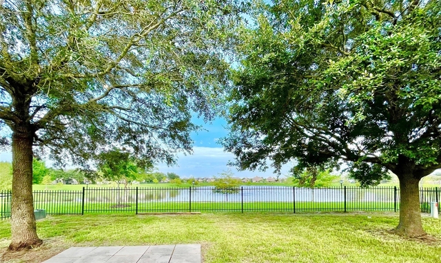714 Honeysuckle Vine Drive - Photo 1