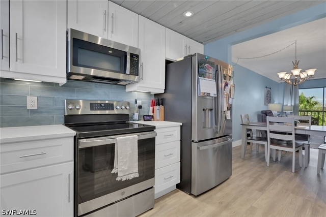 2121 Collier Avenue - Photo 1