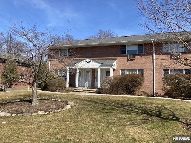 402 Washington - Photo 1