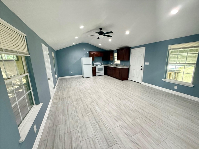 9013 Puritan Way - Photo 1