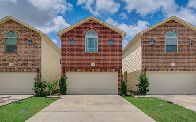624 E 39th Street - Photo 1