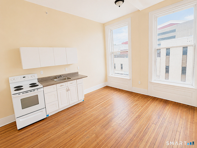 105 Bank Street - Photo 1