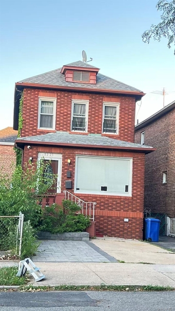 92-25 Gettysburg Street - Photo 1