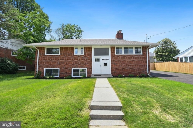10228 Farnham Drive - Photo 1