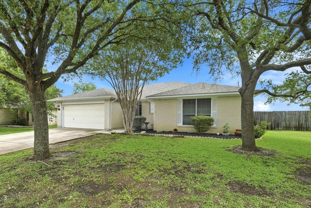 1005 Rolling Ridge Dr - Photo 1