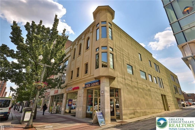 822 W Hamilton Street - Photo 1