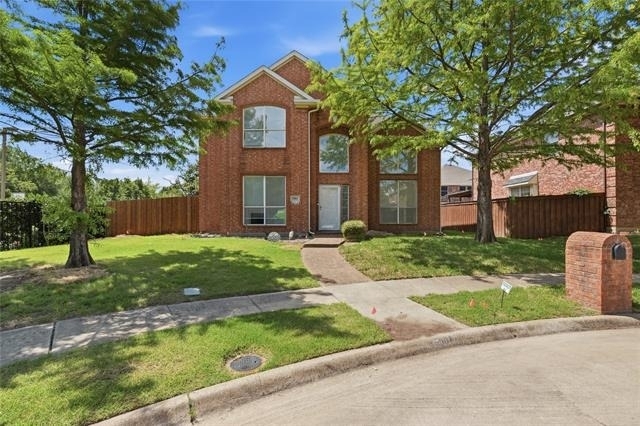 5001 Spicewood Drive - Photo 1