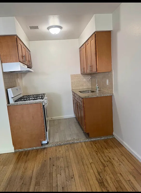 87-7 Dumont Avenue - Photo 1