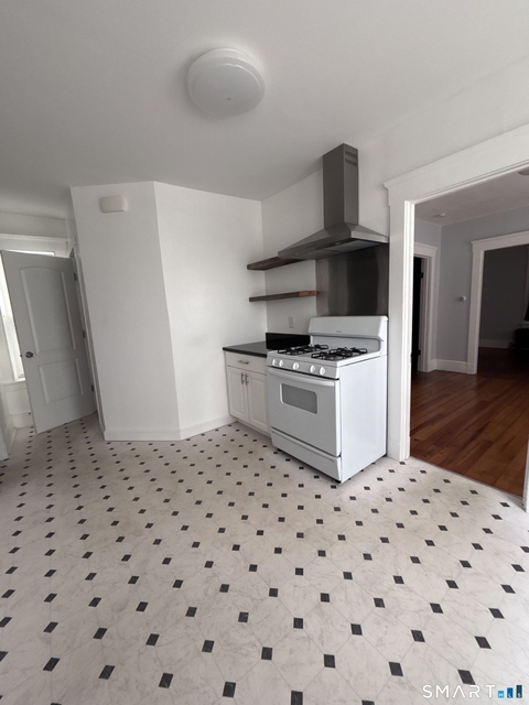 86 Hinman Street - Photo 1