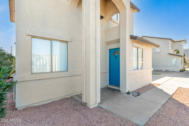 1026 E Fairmount Avenue - Photo 1