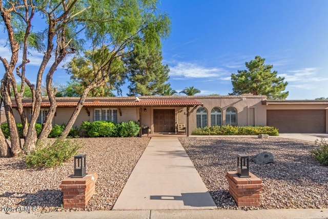 481 W Half Moon Way - Photo 1