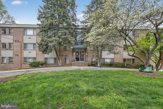 4570 Macarthur Boulevard Nw - Photo 1