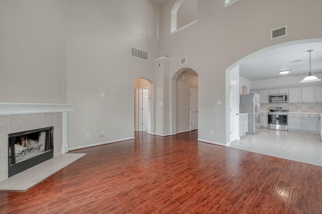 211 Hanstrom Dr - Photo 1