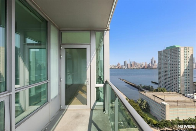 20 Newport - Photo 1
