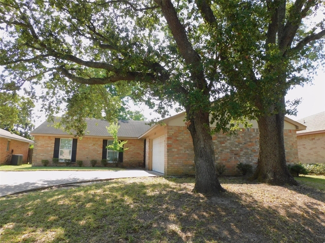 1338 Leadenhall Circle - Photo 1