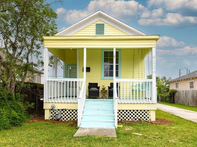 4124 Avenue M 1/2 - Photo 1