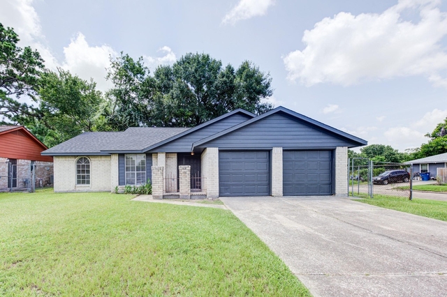 2035 Deerhurst Lane - Photo 1