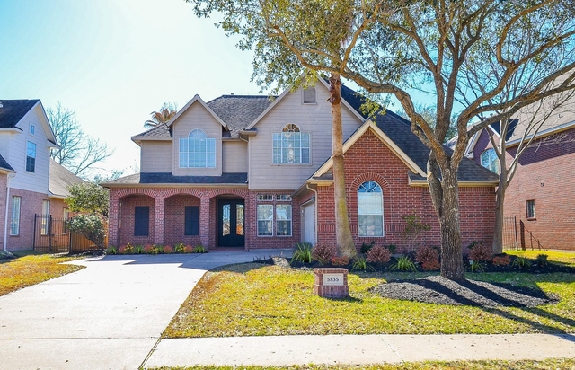 5835 Stratford Gardens Drive - Photo 1