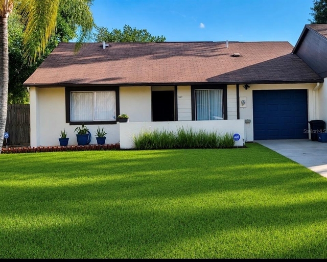 107 Shady Oak Drive - Photo 1