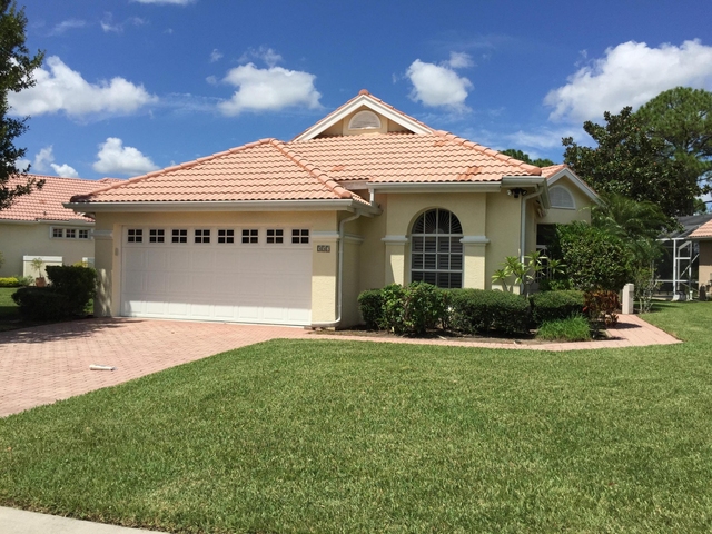 557 Sw New Castle Cove - Photo 1