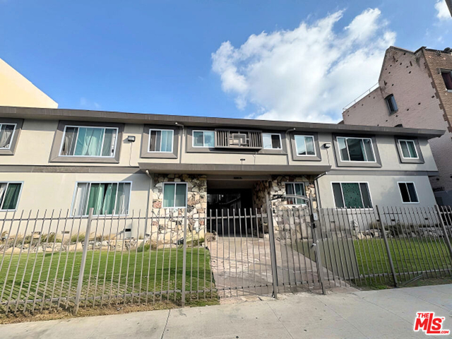 228 S Mariposa Avenue - Photo 1