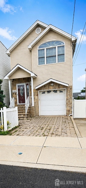 346 Thomas Street - Photo 1