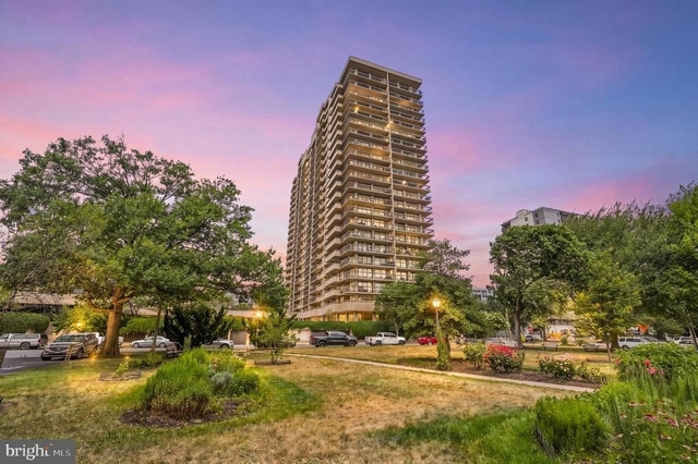 400 Madison Street - Photo 1