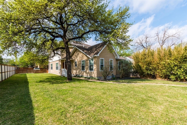 901 W Mary St - Photo 1