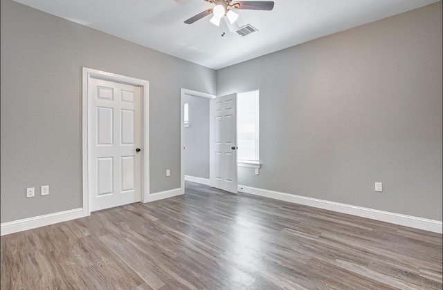 2402 Spence Street - Photo 1