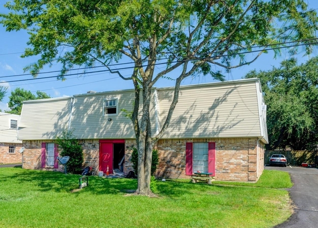 523 Spring Drive - Photo 1