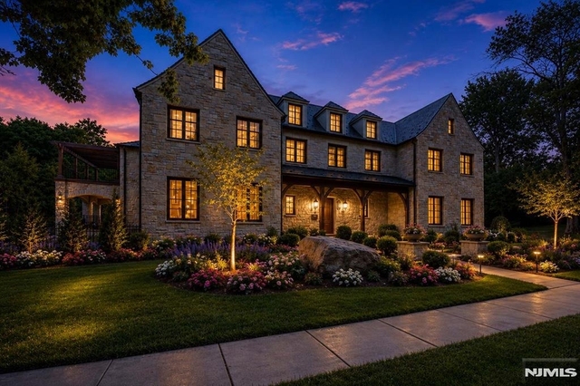 548 W Sylvan - Photo 1