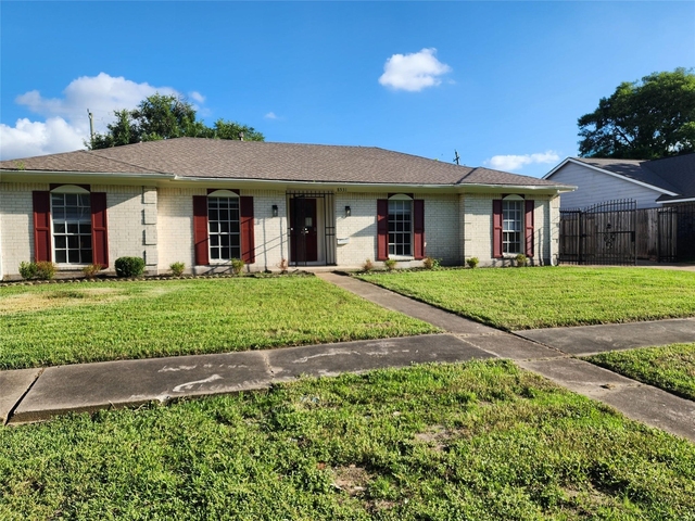 8531 Hiawatha Drive - Photo 1