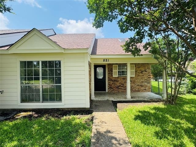 821 Colchester Drive - Photo 1